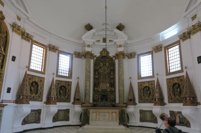 説明資料が英語だったので、何の部屋か覚えていないんですが<br />白がまぶしい部屋です。