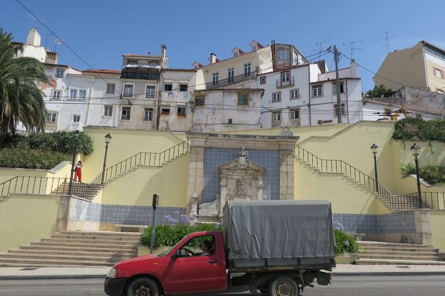 次はコインブラ大学を目指します。<br /><br />連日の街歩きで、足がかなりだるかったので<br />エレベーターを使う事にしました。