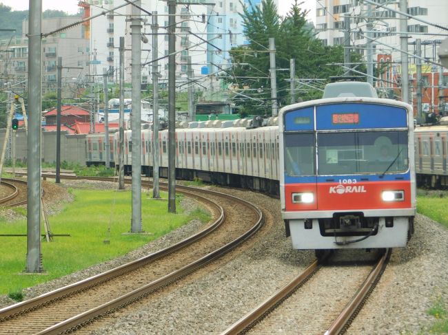 2017.08.13　桃源<br />事前に予習していたように、下り急行を撮影。早速やってきた抵抗制御車１×８３編成。複々線のカーブはすばらしい。