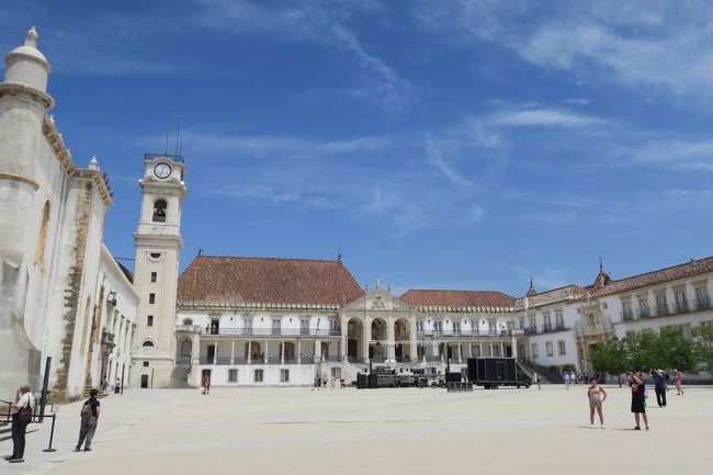 そろそろ「ジョアニア図書館」の見学の時間が近づいてきました。<br /><br />振り返って写真を撮ると…<br />今日もいいお天気です！