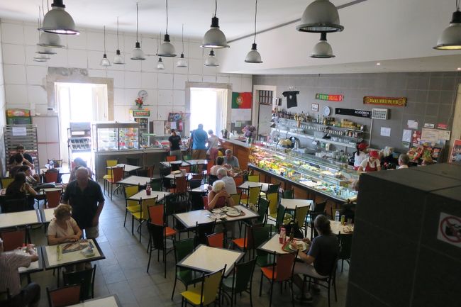 いわゆる学食もあります。<br /><br />お昼は賑わっていました。<br />観光客も利用できるようなので、何か食べようかなと思いましたが<br />思ったより狭かったので、写真だけにしました。