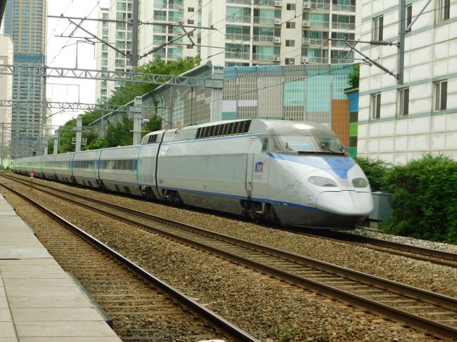 2017.08.13　九老<br />「ＫＴＸ」がやってきた。次は２０両ストレートで撮りたい！