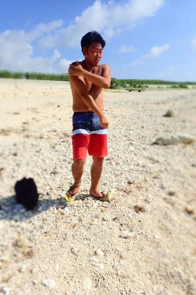 イッシ～、帰る前に泳ぐのね。<br />日焼けは大丈夫なのかしら。