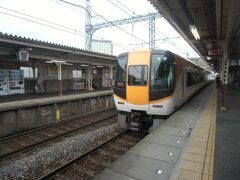 朝、伊勢市駅から近鉄特急に乗り、鳥羽駅まで向かいます。
時間を合わせて、あえて特急を使います。510円の特急料金＋乗車券330円、まわりゃんせなら一切かかりません。