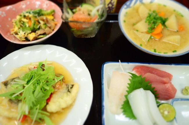 これが今日のお夕食かな？<br />メインは白身魚のあんかけかな？すごいおいしそうだね！<br />