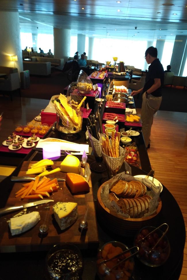 6：00からすぐにカクテルタイムです。<br />やはり全種制覇は難しそうな気配