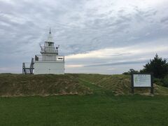 鴎島灯台からは、奥尻島をはじめ、渡島大島などが見える
この辺りは広場になっており、キャップをしているグループが複数あった