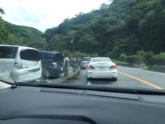 そこから地下鉄で江坂へ

駅近くでレンタカー借りて箕面の滝を見に