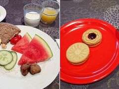 今回の旅行最後の朝食。
昨日、スイカがおいしかったので今日は二切れ♪
４日間とも同じ席で食べました。
朝食会場のレストランはかなり広く、どの日も私が行った時間は特に混雑することはありませんでした。
中国人や日本人の数人のグループがいたのは分かりました。
あとは、ビジネスや観光とみられる欧州人の方がほとんどでした。当たり前か。
