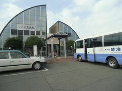 朝早くはcanバスがないので、ホテルの送迎バスに乗り、JR二見浦駅へ。
なんと、無人駅でした。