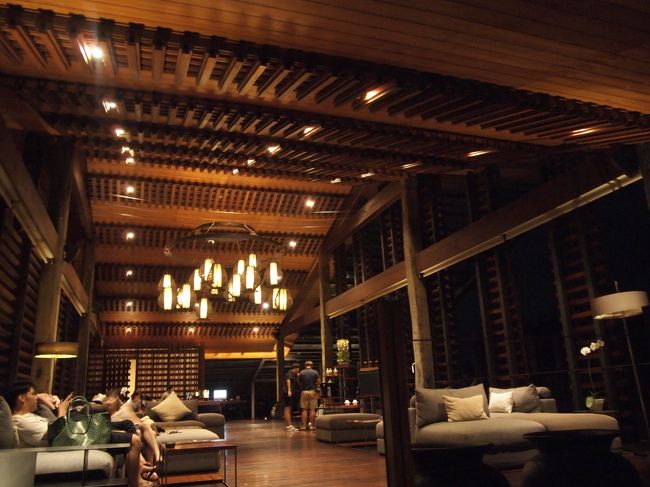 サンタイ・カーは、周辺エリアへのドロップオフのみなので<br />帰りはLa casettaでタクシーを呼んでもらって、サンタイまで帰ってきました。<br /><br /><br /><br />夜のレセプションも素敵っす。<br /><br />