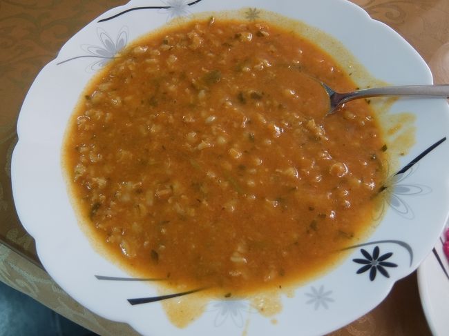 スープには小麦が入っています。イランで最も代表的なスープ「スーペ・ジョウ」