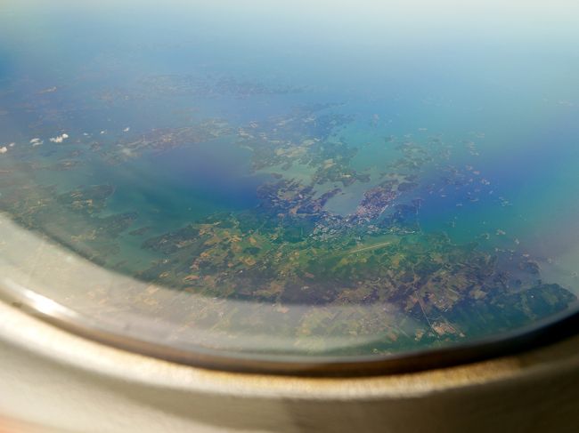 途中うとうとして、外を見たらフィヨルドっぽい町が。