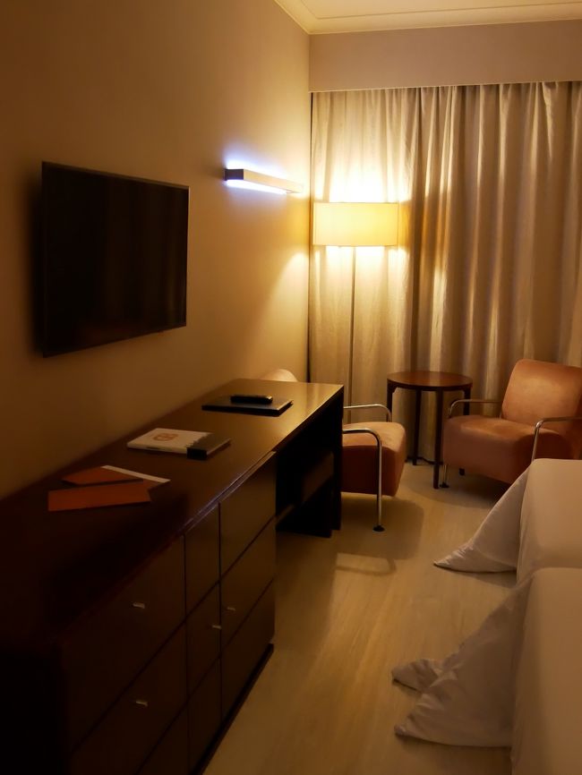 うん、広くて過ごしやすそう。<br />明日の朝までだけど！<br /><br />◆ホテル　オリシッポ　オリエンテ<br />http://www.olissippohotels.com/<br />