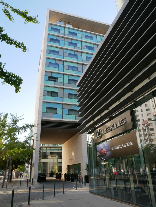 7時50分、40分ほどの散策を終えてホテルに戻ってきました。<br />隣にレクサス。<br /><br />さーて、レンタカー借りに行くか！