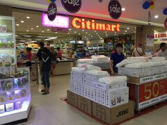 ホテルのシャトルバスに乗ってニャチャンセンターまで来ました。
シャトルバスは事前予約が必要です。