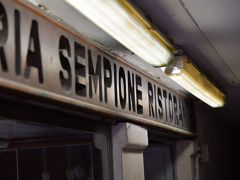 ちょっと迷って(笑)

さきほどのレストランへ到着です。
センピオーネ(Sempione)

こちらのレストラン、３００年以上の歴史があるそうですよ。
ゴンドラ乗りの方も訪れる、気さくなレストランです。