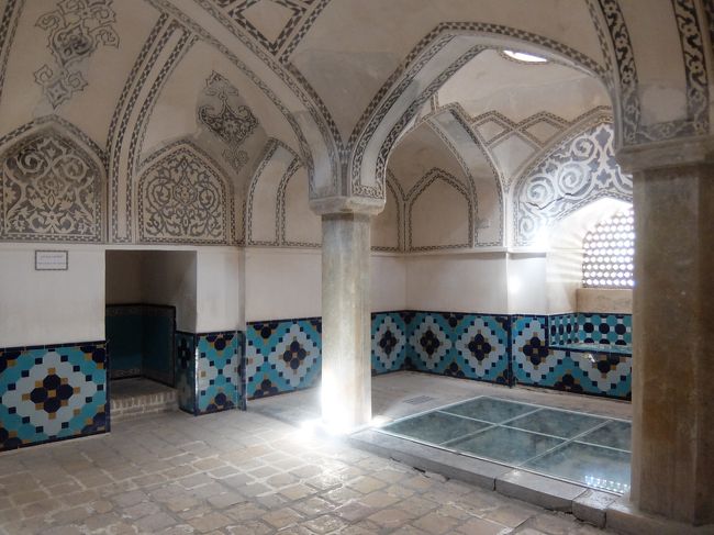 スチームバスの部屋<br /><br />1852年、ガージャール朝・ナーセロッディーン・シャーの宰相を勤めたアミール・キャビールがこの浴場で暗殺された･･･とのことで、その関連の展示もありますが、イランの歴史に馴染みがない私にはイマイチです。