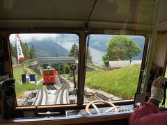友達の希望でルツェルンへ。
フェリーでピラティス山の麓へ。そして、登山列車に乗ります。