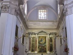 総督邸のすぐ横にある聖母大聖堂の内部。

正面の絵画はティツィアーノの聖母被昇天。