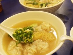 チムシャーチョイ周辺でしばらくお土産等を買い物して少し早い夕飯。
チムシャーチョイイーストの鶏記。
安くて美味しい～