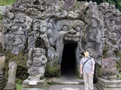 古代遺跡の「ゴア・ガジャ」。祠の中には像も祀られています。