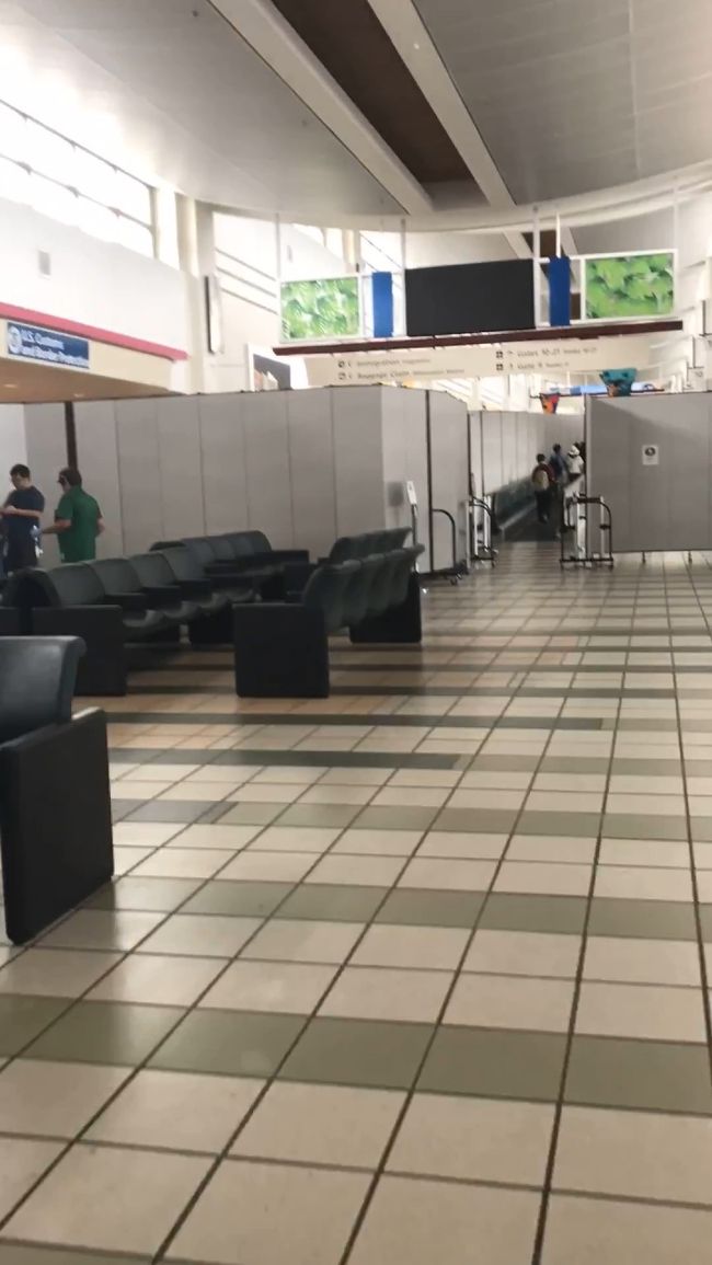 乗継ぎの対策でパーテーション？