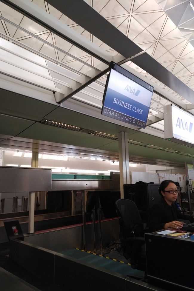 特にやることも無かったのでチェックイン。なんだかスタGやビジネスでも無い良くわからん客が並んでて、何だろうと思ったけどどうやら勘違いだったみたい（汗