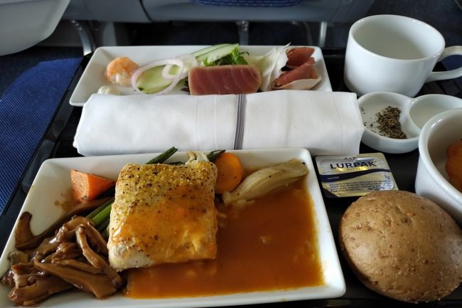 魚魚魚<br /><br />テーブルがぐらぐらだし、いっぺんに出てくるので食べた気がしませんでした（汗