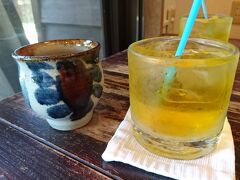 ランチはてぃーあんだへ。
本当は昨日の夜来たかったけれど、予約で満席と言われ・・・。

落ち着いた店内でゆっくりできました。

パッションフルーツジュース。