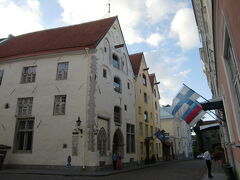 三人姉妹
15世紀に商家の住宅として建てられたそうですが今は高級ホテルです

博物館の様なホテルに泊まりた～い(ToT)