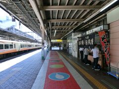 新潟駅の高架工事が完成すると
こんな昭和っぽい雰囲気は消えちゃうのかな？
好きだな～この駅風景。