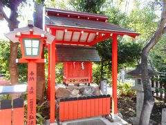 芸能神社の向かいには清少納言社
才色兼備に