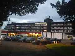 8月3日　21:30

空港から2㎞程離れたNormandy Hotelまで40分ほど歩いて到着。
さすがにスーツケースを引きながらの歩きは疲れました。。。
スムーズにチェックイン。チェックインの時に「明日は空港に行くのか？シャトルバス利用するか？」と聞かれたので、もちろんお願いしました。