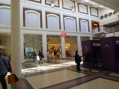 ビクトリア & アルフレッド ウォーターフロント

ショッピングセンター

H&Mもありました
