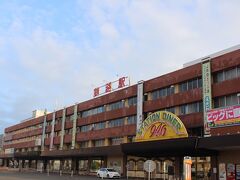 ６時前の釧路駅

まだ、静です。