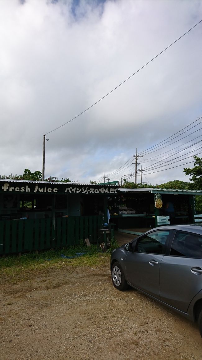 朝ごはんを軽くしたのは、お昼は大人気店「明石食堂」に決めたからです！<br />Nちゃんとの旅でなければ行かなかったかも～～<br /><br />その道中で見かけたこのパイナップルのお店<br />とっても素敵だったのです<br />