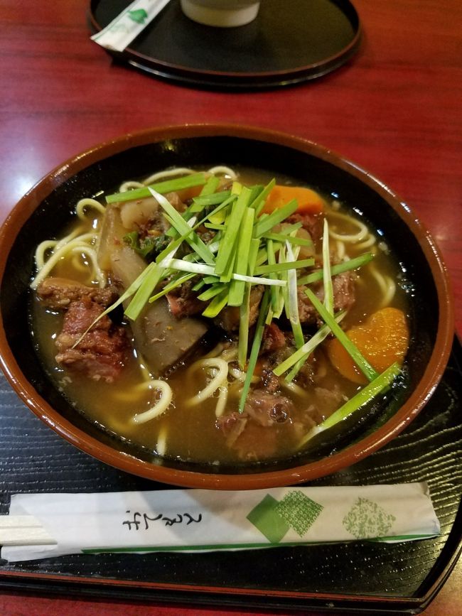 Nちゃんはお店のお姉さんオススメの「牛そば」<br />煮込みにそばが入った感じで美味しいはずだけど<br />ほとんど残してた(^_^;)