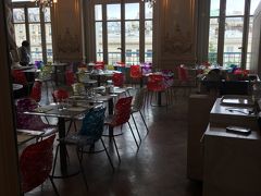 ランチはオープン少し前に行ったら余裕で座れました。