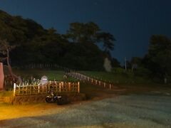 街灯が無く真っ暗な稲村ケ崎を通り過ぎます。