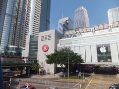 MTRの香港駅。ここから空港まで一本で行けるので、まずはここの荷物預かり所に荷物を預け街へ繰り出します。