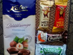 ホテル近くのカレフチョコのショップへ

個包装で計り売り　色々あって迷う！
お土産にいいね(v^-ﾟ)
自分用で板チョコゲット
個包装のブルーが一番お勧めです

溶けてしまうので、一旦ホテルに戻りますが
冷蔵庫がありません・・・
無いことを想像できませんでした
食べる分だけにするべきでした・・・
仕方ありません

ウ゛ィル門へ向かいます