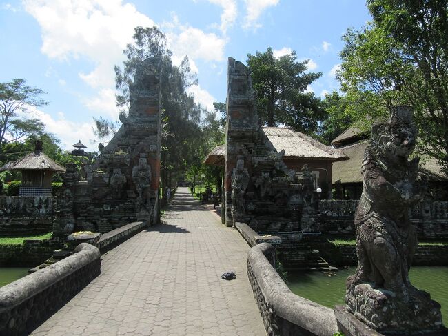 南部リゾートから１日または半日観光で来ると<br />サンゲェ（猿の森）　メングィ（タマンアユン寺院）　<br />タナロット寺院（夕陽の綺麗な）の組み合わせが多いです。<br />カーチャーターでも推奨（？）されているコースです。<br /><br />