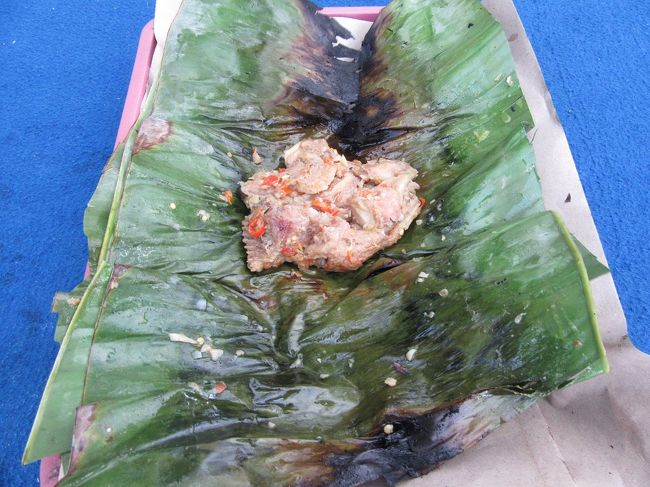 「おばはん、酒が欲しいのかい？」<br />「そう」<br />「んぢゃ、これ飲んでみる？」<br />これ　トゥアック・・・ペットボトルに入った濁った水。。。<br /><br />