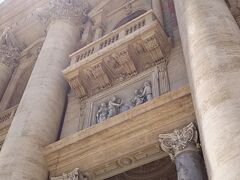 ヴァチカン美術館からサンピエトロ大聖堂には、すぐに入場できます。
あー予約していてよかったーー!(^^)!
