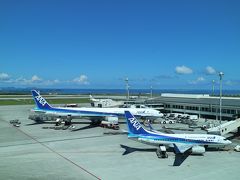 ここが那覇空港、奥に見えるのは海で～す！
本日も天気は晴れ、朝からかなりの暑さです。