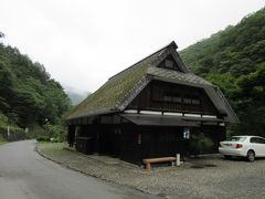 当初は「道の駅こすげ」で昼食にしようかと思いましたが、小河内ダムから深城ダムに向かうには、道の駅小菅は少々遠回り・・・

ついつい最短距離を選んでしまい、昼食を後回しにして先に深城ダムに向かおうかと思い始めた頃、雰囲気が良さげな蕎麦屋を発見

原始村と言う一風変わったキャンプ場が運営している蕎麦屋です
公式サイトはこちら
http://genshi-mura.com/soba

ちなみに小河内ダムから原始村までは国道で13km程の距離