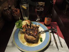 ディナーは予約しておいたレストランTony's Lord Nelson Restaurantでラムチョップ。

かかってるソースが美味しかった！

ここでもJCBカード払いで割引があります。
つまり、日本人御用達のお店ということです。

ビールも付けて45NZDのディナー、ごちそう様でした！