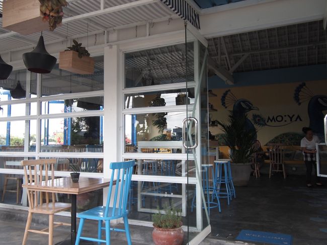 こちらはインドネシアンあり。<br /><br />主人のお腹も私のお腹も、そろそろインドネシアンカモーン！！だったので<br />欧米人で賑わうeko cafeを横目にMO:YAにすいこまれました。