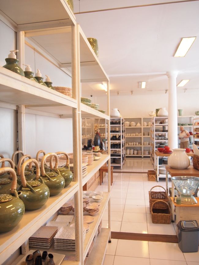 ヒットするもの何もなし。<br /><br />しっかし、アウトレット価格ではなくなりました、ここは。<br />どれも正規とほぼ変わらないのでは？